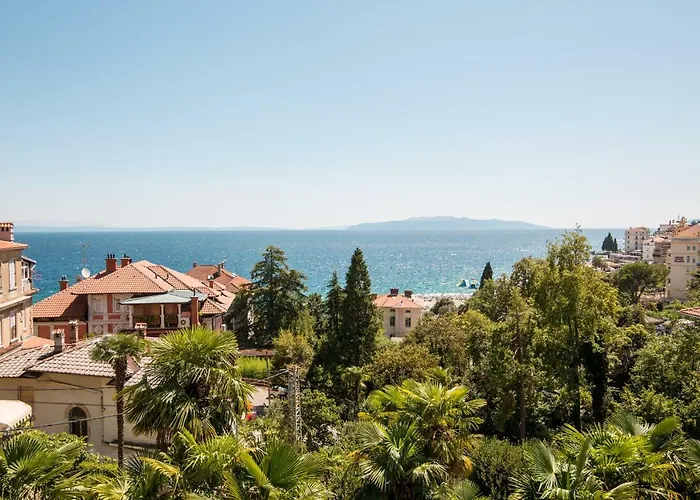 Penthouse And Piano Nobile Prkg Wifi Garden Near Away From Roads