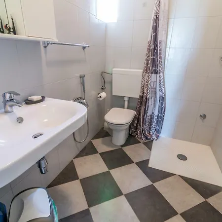 Lägenhet Penthouse And Piano Nobile Prkg Wifi Garden Near Away From Roads *